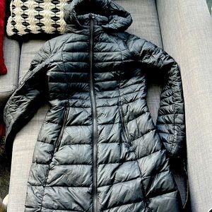 Lululemon lightweight down jacket size 6